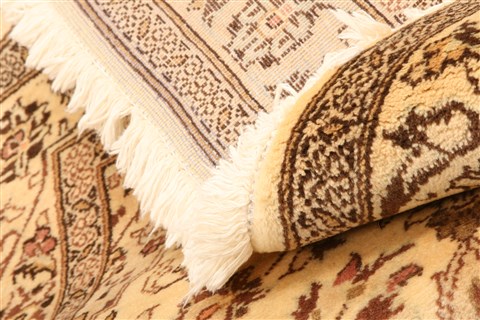 Kashan Beige Hand Knotted 34 X 411  Area Rug 253-22275 Image 5