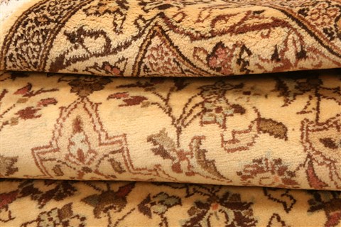 Kashan Beige Hand Knotted 34 X 411  Area Rug 253-22275 Image 6