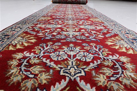 Sarouk Red Runner Hand Knotted 25 X 140 Area Rug 250-22282 Image 15