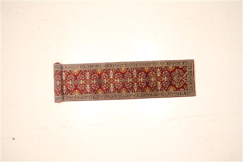 Sarouk Red Runner Hand Knotted 25 X 140 Area Rug 250-22282 Image 1