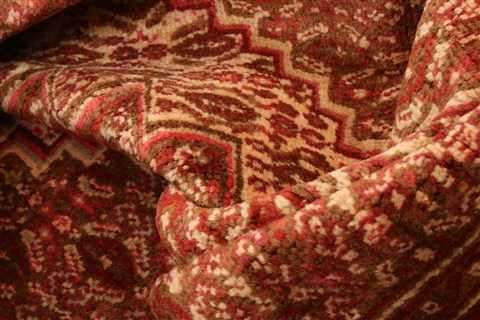 Sanandaj Red Hand Knotted 39 X 49 Area Rug 100-22325 Image 4