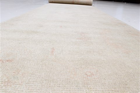 Oushak Beige Runner Hand Knotted 31 X 142  Area Rug 250-22369 Image 14