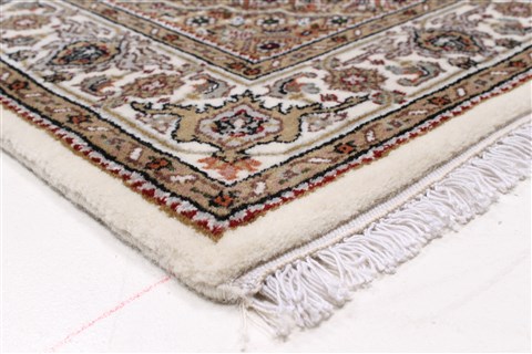Tabriz Beige Runner Hand Knotted 29 X 121 Area Rug 250-22435 Image 7