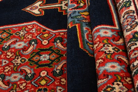 Sanandaj Red Hand Knotted 55 X 74 Area Rug 100-22501 Image 3