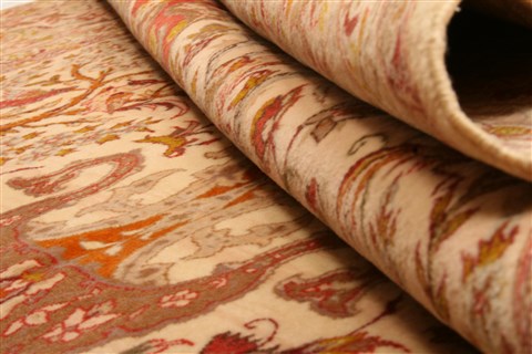Isfahan Beige Hand Knotted 52 X 78 Area Rug 100-22505 Image 3