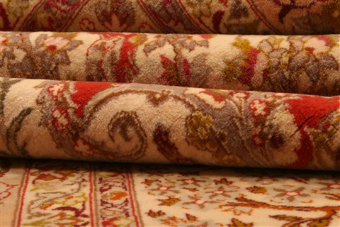 Isfahan Beige Hand Knotted 52 X 78 Area Rug 100-22505 Image 5
