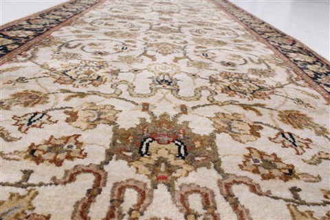 Kashan Beige Runner Hand Knotted 27 X 119  Area Rug 250-22506 Image 3