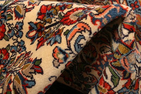 Sarouk Red Hand Knotted 65 X 67 Area Rug 100-22555 Image 2