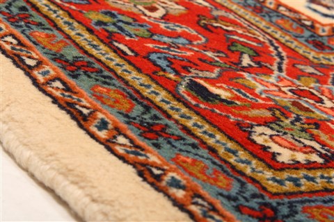 Sarouk Red Hand Knotted 65 X 67 Area Rug 100-22555 Image 9