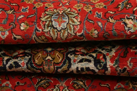 Sarouk Red Hand Knotted 45 X 69 Area Rug 100-22569 Image 5