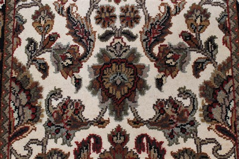 Agra Beige Runner Hand Knotted 27 X 102 Area Rug 250-22622 Image 6