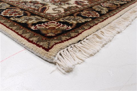 Agra Beige Runner Hand Knotted 27 X 102 Area Rug 250-22622 Image 8
