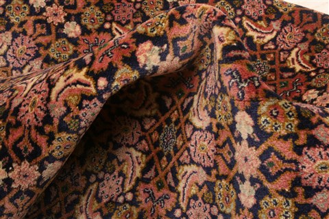 Tabriz Red Hand Knotted 49 X 68 Area Rug 100-22680 Image 2
