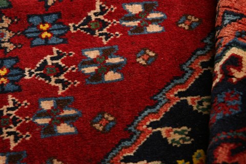 Yalameh Red Hand Knotted 50 X 68 Area Rug 253-22743 Image 4