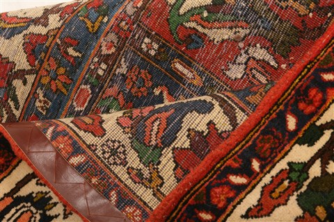 Bakhtiar Red Hand Knotted 65 X 68 Area Rug 100-22751 Image 5