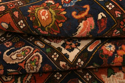 Bakhtiar Red Hand Knotted 65 X 68 Area Rug 100-22751 Image 6