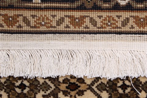 Semnan Beige Runner Hand Knotted 28 X 98 Area Rug 250-22918 Image 11