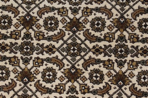 Semnan Beige Runner Hand Knotted 28 X 98 Area Rug 250-22918 Image 3