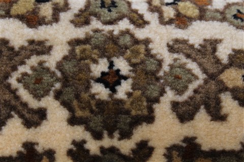 Semnan Beige Runner Hand Knotted 28 X 98 Area Rug 250-22918 Image 7