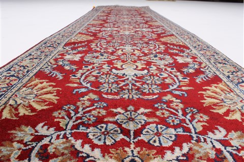 Sarouk Red Runner Hand Knotted 26 X 100 Area Rug 250-22974 Image 12