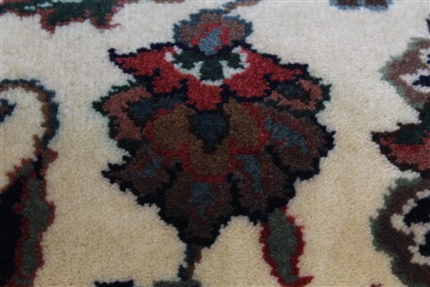 Semnan Beige Runner Hand Knotted 28 X 99 Area Rug 250-22999 Image 5