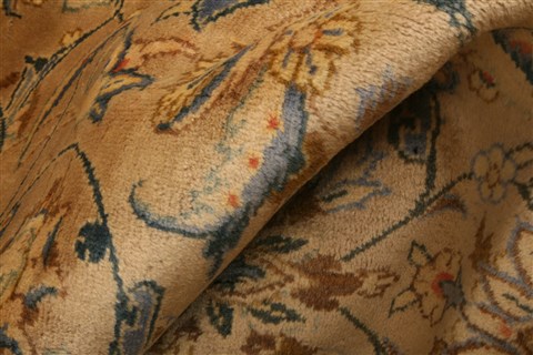 Kashan Beige Hand Knotted 58 X 92 Area Rug 253-23082 Image 3