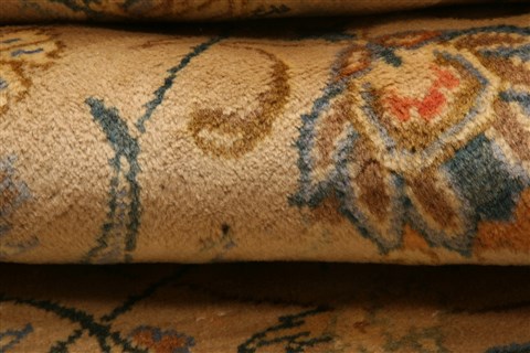 Kashan Beige Hand Knotted 58 X 92 Area Rug 253-23082 Image 4