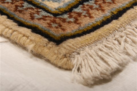 Kashan Beige Hand Knotted 63 X 101 Area Rug 100-23112 Image 14
