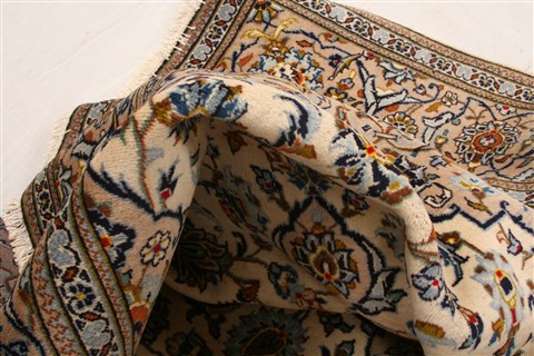 Kashan Beige Hand Knotted 63 X 101 Area Rug 100-23112 Image 3