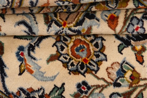 Kashan Beige Hand Knotted 63 X 101 Area Rug 100-23112 Image 5