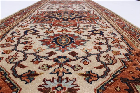Serapi White Runner Hand Knotted 27 X 101 Area Rug 250-23131 Image 11