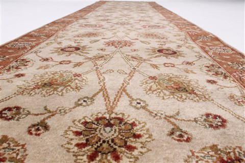 Kashan Beige Runner Hand Knotted 27 X 101 Area Rug 250-23136 Image 3