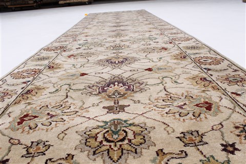 Kashan Beige Runner Hand Knotted 26 X 100 Area Rug 250-23152 Image 3