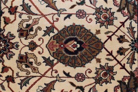 Kashan Beige Runner Hand Knotted 28 X 99 Area Rug 250-23222 Image 3