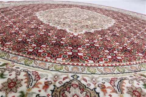 Kashmir Red Round Hand Knotted 51 X 51 Area Rug 250-23415 Image 3