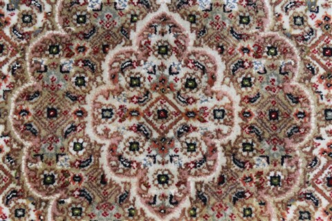 Kashmir Red Round Hand Knotted 51 X 51 Area Rug 250-23415 Image 5