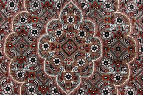 Tabriz Beige Round Hand Knotted 51 X 51 Area Rug 250-23425 Image 4