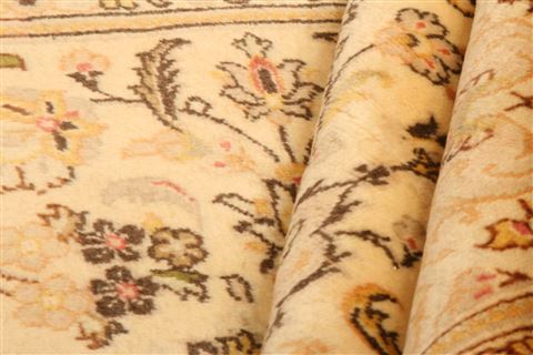 Kashan Beige Hand Knotted 65 X 100 Area Rug 100-23484 Image 3