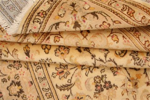 Kashan Beige Hand Knotted 65 X 100 Area Rug 100-23484 Image 4