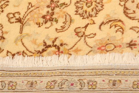 Kashan Beige Hand Knotted 65 X 100 Area Rug 100-23484 Image 8