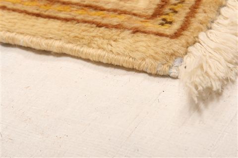 Kashan Beige Hand Knotted 65 X 100 Area Rug 100-23484 Image 9