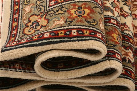 Sarouk Beige Runner Hand Knotted 28 X 108 Area Rug 100-23492 Image 4