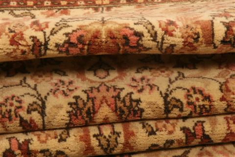 Sarouk Beige Runner Hand Knotted 28 X 108 Area Rug 100-23571 Image 7