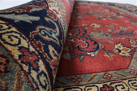 Sarouk Red Octagon Hand Knotted 62 X 62 Area Rug 250-23624 Image 10