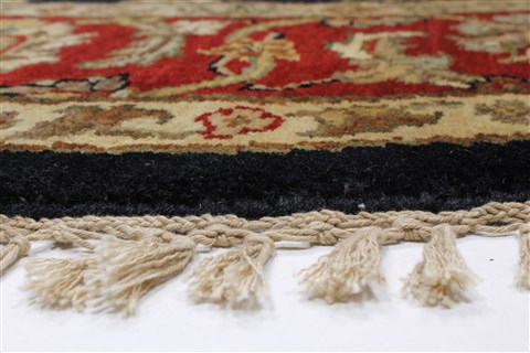 Kashan Black Round Hand Knotted 60 X 60 Area Rug 250-23625 Image 5