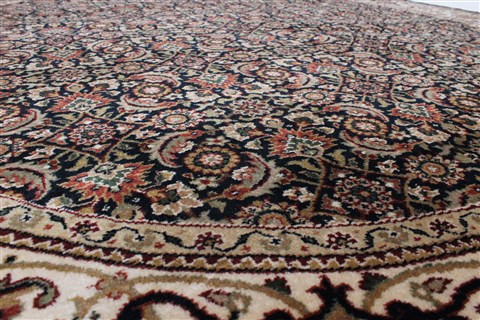 Herati Black Round Hand Knotted 60 X 60 Area Rug 250-23683 Image 1