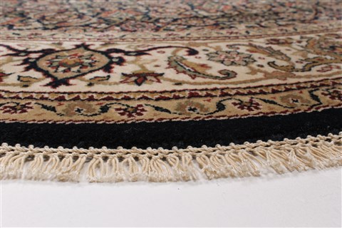 Herati Black Round Hand Knotted 60 X 60 Area Rug 250-23683 Image 4