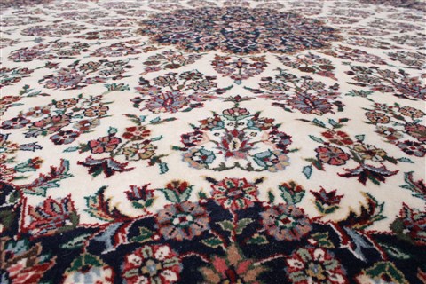 Tabriz White Round Hand Knotted 61 X 61 Area Rug 250-23686 Image 3