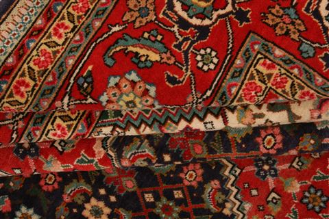 Tabriz Red Hand Knotted 96 X 127 Area Rug 100-23781 Image 5
