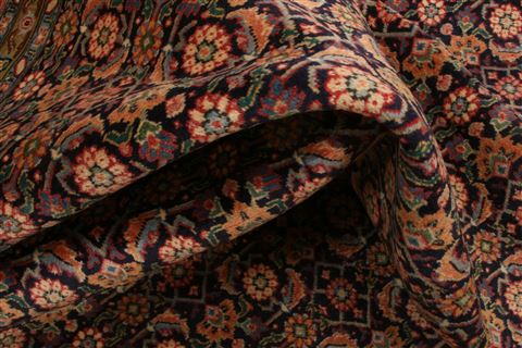 Tabriz Red Hand Knotted 99 X 128 Area Rug 100-23782 Image 2